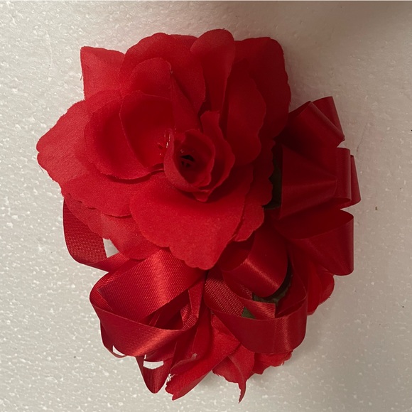 Red Ribbon Corsage, comes with greenery & A Corsage Teardrop Pearl Head Pin - Picture 1 of 5